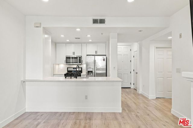 12963 Runway Road 317, Los Angeles, CA 90094