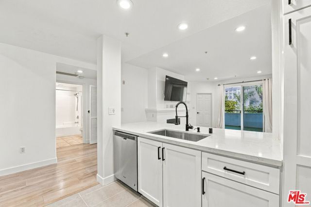 12963 Runway Road 317, Los Angeles, CA 90094