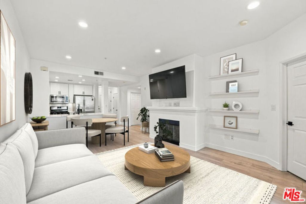 12963 Runway Road 317, Los Angeles, CA 90094