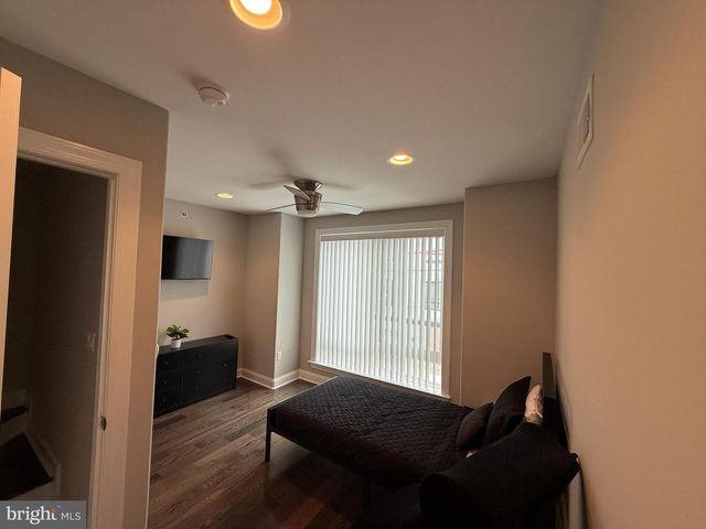 2131 N 10TH ST, Philadelphia, PA 19122