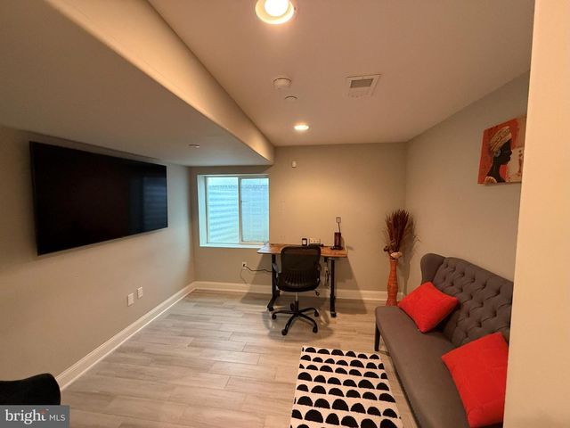 2131 N 10TH ST, Philadelphia, PA 19122