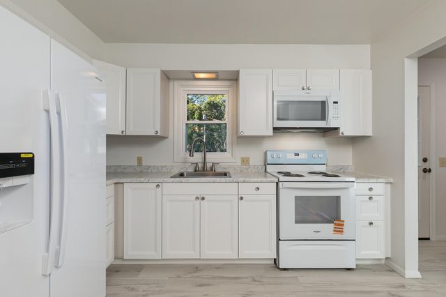 613 S Elgin Avenue, Bolivar, MO 65613