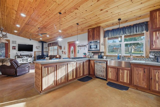 115 Friar Tuck Drive, Gordonville, TX 76245