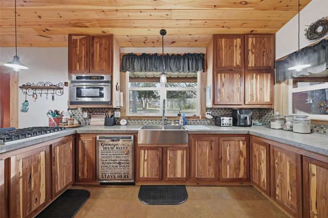 115 Friar Tuck Drive, Gordonville, TX 76245