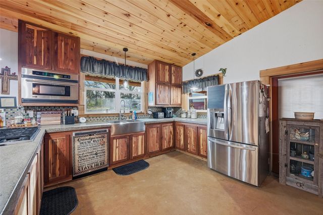 115 Friar Tuck Drive, Gordonville, TX 76245