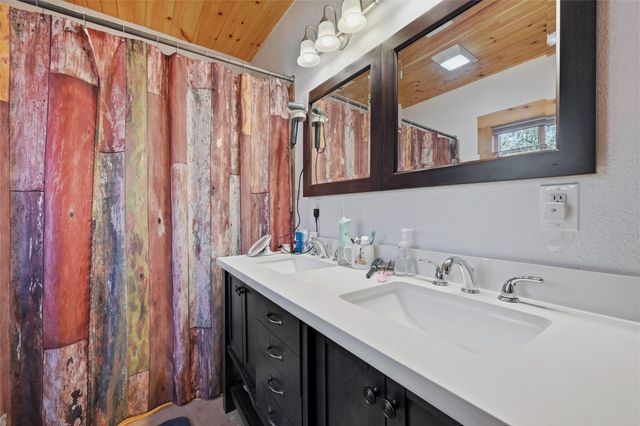 115 Friar Tuck Drive, Gordonville, TX 76245