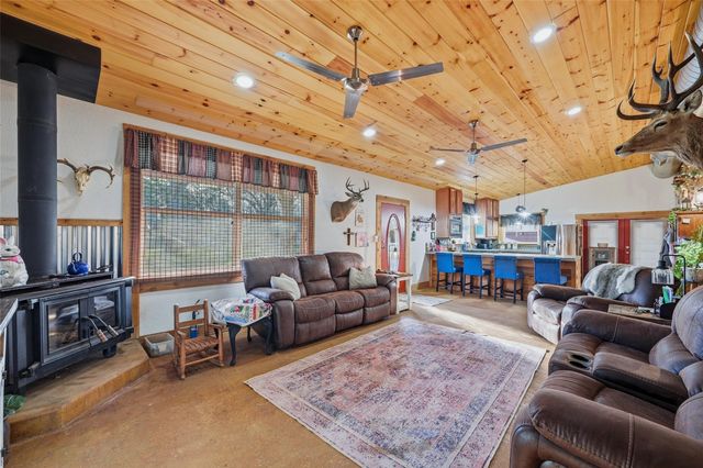 115 Friar Tuck Drive, Gordonville, TX 76245