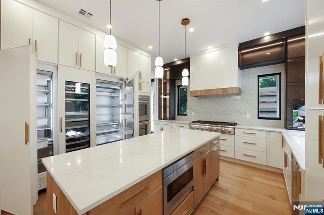 63 Billingsley Drive, Livingston, NJ 07039