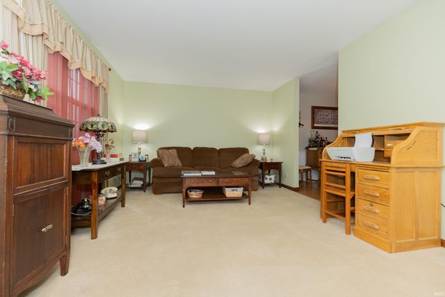 615 Crestmont Drive, Evansville, IN 47712