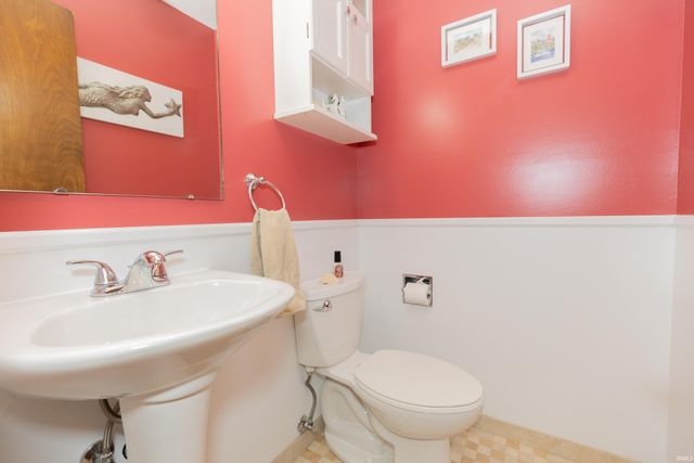 615 Crestmont Drive, Evansville, IN 47712