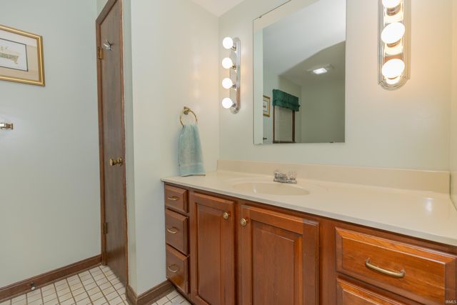 615 Crestmont Drive, Evansville, IN 47712