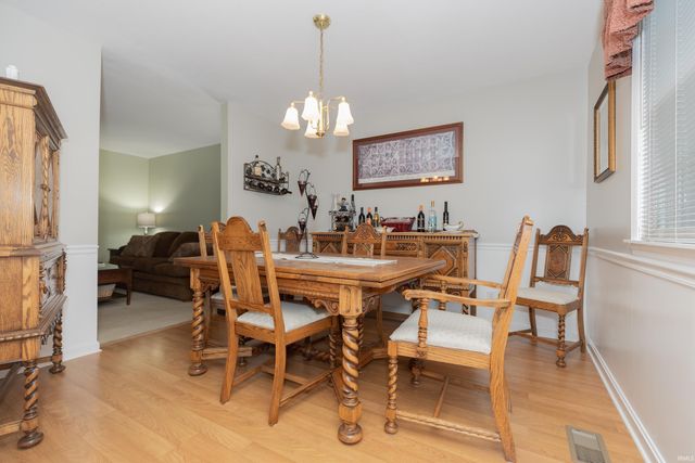 615 Crestmont Drive, Evansville, IN 47712