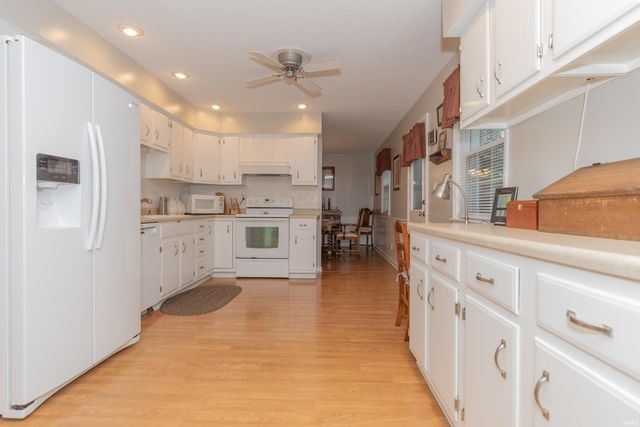615 Crestmont Drive, Evansville, IN 47712