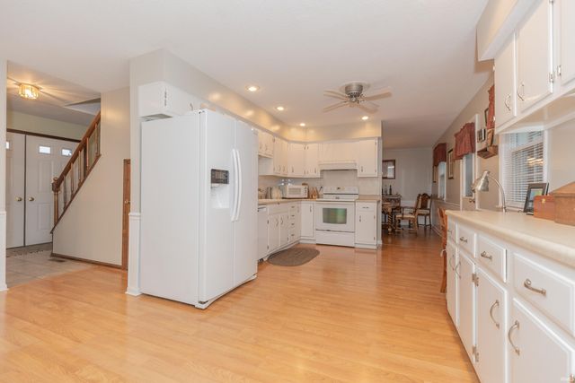 615 Crestmont Drive, Evansville, IN 47712
