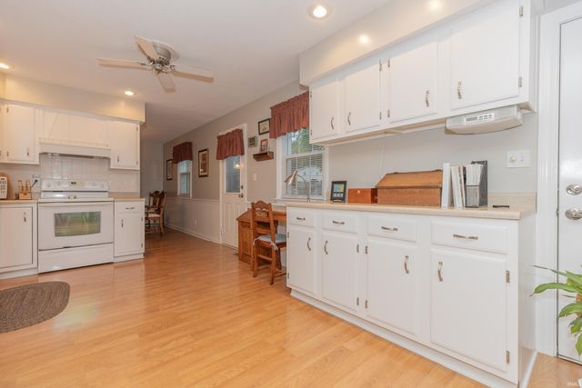 615 Crestmont Drive, Evansville, IN 47712