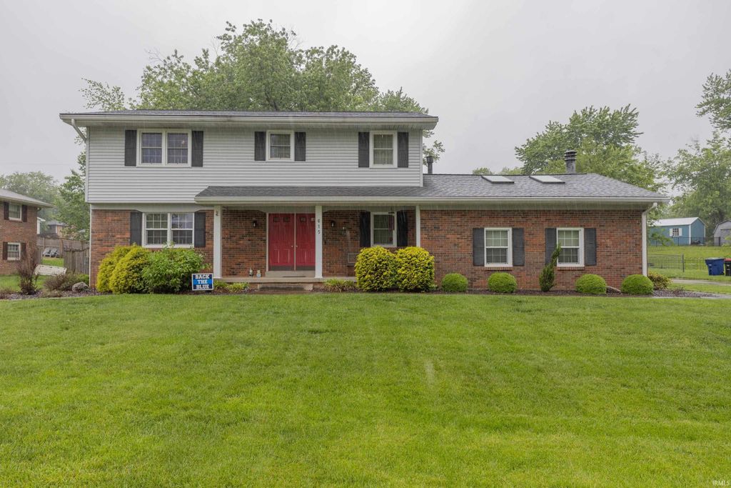 615 Crestmont Drive, Evansville, IN 47712