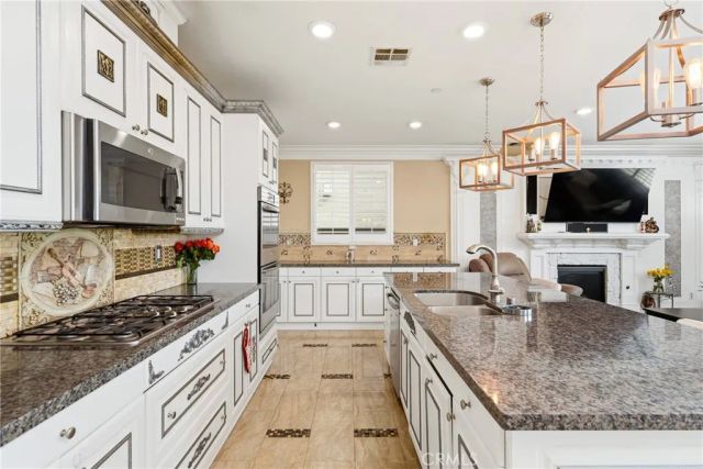 15507 Vanilla Bean Lane, Fontana, CA 92336