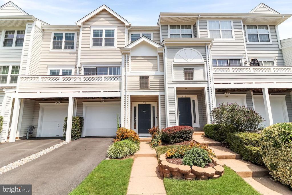 5112 CASTLE HARBOR WAY #134, Centreville, VA 20120