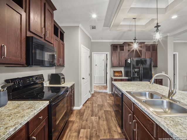 1283 Pipe Springs Dr, Lakehills, TX 78063