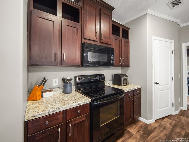 1283 Pipe Springs Dr, Lakehills, TX 78063