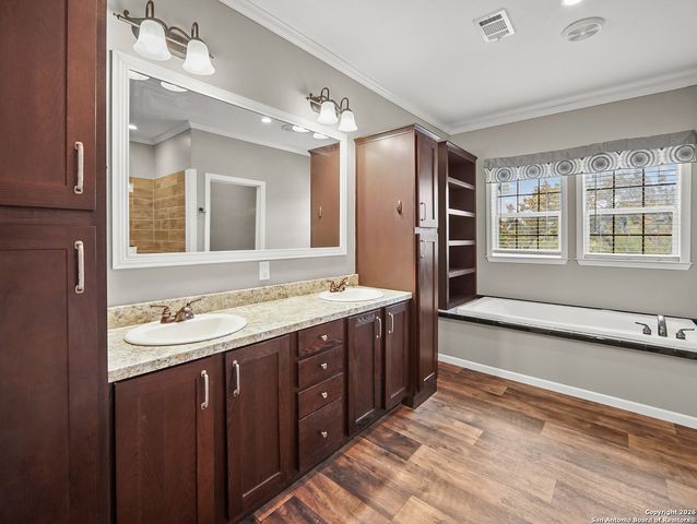 1283 Pipe Springs Dr, Lakehills, TX 78063