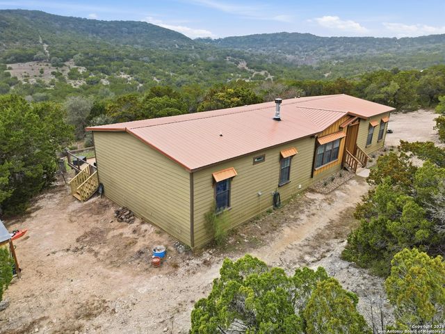 1283 Pipe Springs Dr, Lakehills, TX 78063