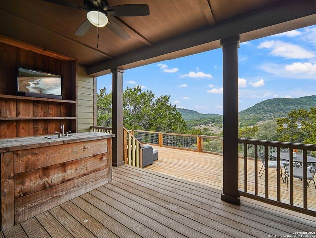 1283 Pipe Springs Dr, Lakehills, TX 78063