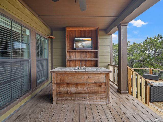 1283 Pipe Springs Dr, Lakehills, TX 78063