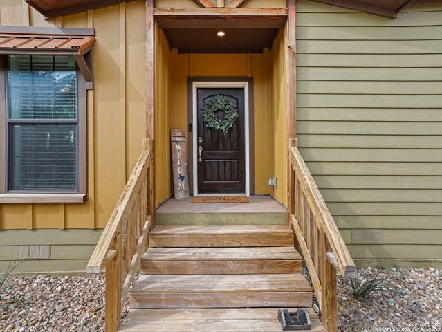 1283 Pipe Springs Dr, Lakehills, TX 78063