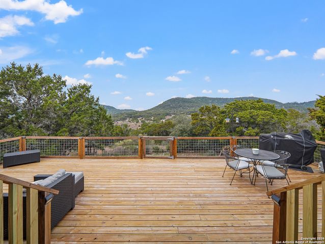 1283 Pipe Springs Dr, Lakehills, TX 78063