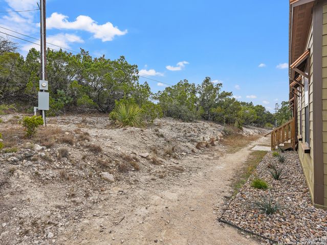 1283 Pipe Springs Dr, Lakehills, TX 78063