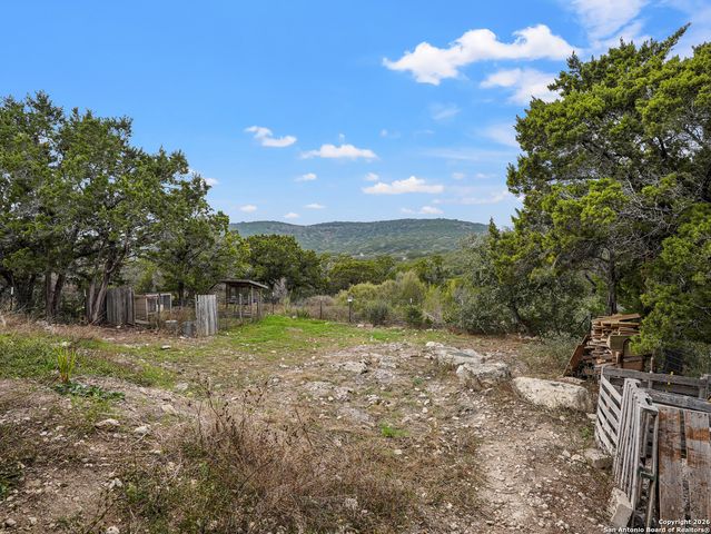 1283 Pipe Springs Dr, Lakehills, TX 78063