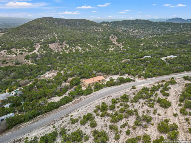 1283 Pipe Springs Dr, Lakehills, TX 78063