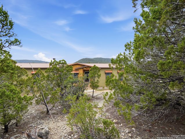 1283 Pipe Springs Dr, Lakehills, TX 78063