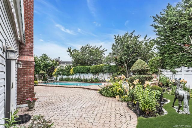 3901 Jane Court, Seaford, NY 11783