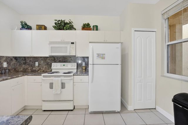 100 Jacaranda Country Club Drive 101, Plantation, FL 33324