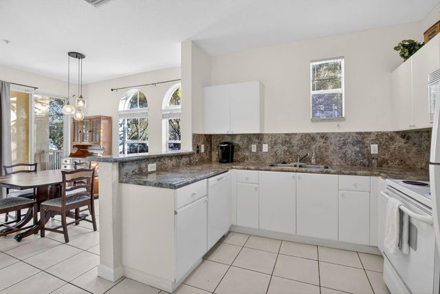 100 Jacaranda Country Club Drive 101, Plantation, FL 33324