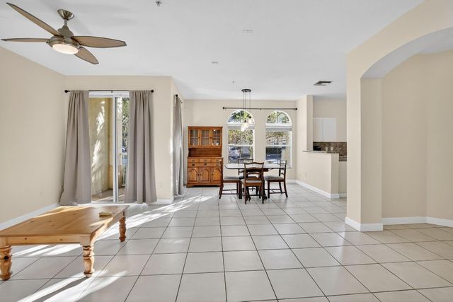 100 Jacaranda Country Club Drive 101, Plantation, FL 33324