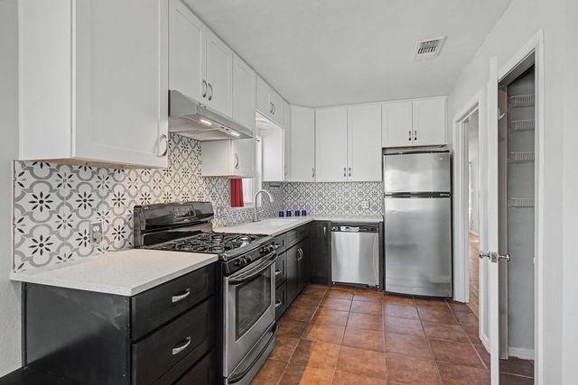 422 N Pecan Street, Arlington, TX 76011