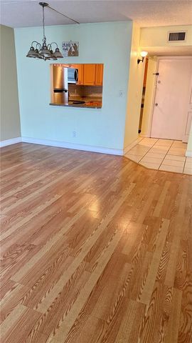 2830 SOMERSET PARK DRIVE 202, Tampa, FL 33613