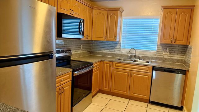2830 SOMERSET PARK DRIVE 202, Tampa, FL 33613