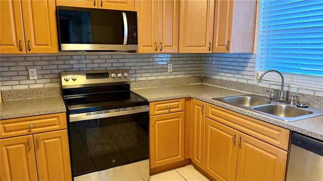2830 SOMERSET PARK DRIVE 202, Tampa, FL 33613