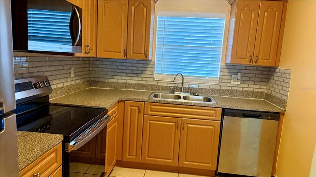 2830 SOMERSET PARK DRIVE 202, Tampa, FL 33613