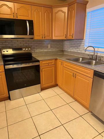 2830 SOMERSET PARK DRIVE 202, Tampa, FL 33613