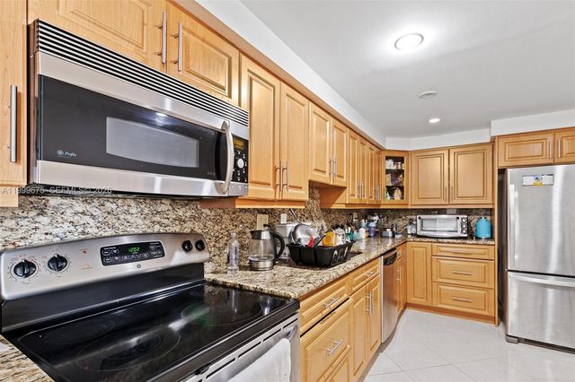17600 N Bay Road N701, Sunny Isles Beach, FL 33160