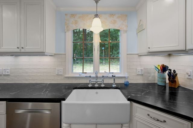 29 Townline Rd, Franklin, MA 02038