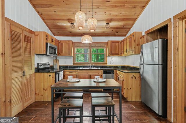 220A Brookwood Lane, Clarkesville, GA 30523