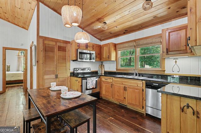 220A Brookwood Lane, Clarkesville, GA 30523