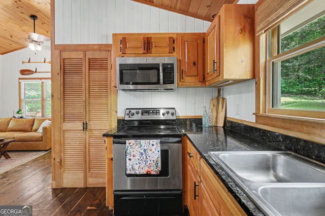 220A Brookwood Lane, Clarkesville, GA 30523