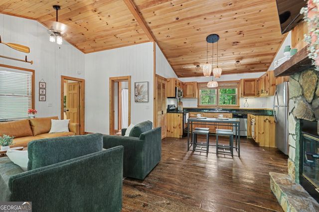220A Brookwood Lane, Clarkesville, GA 30523